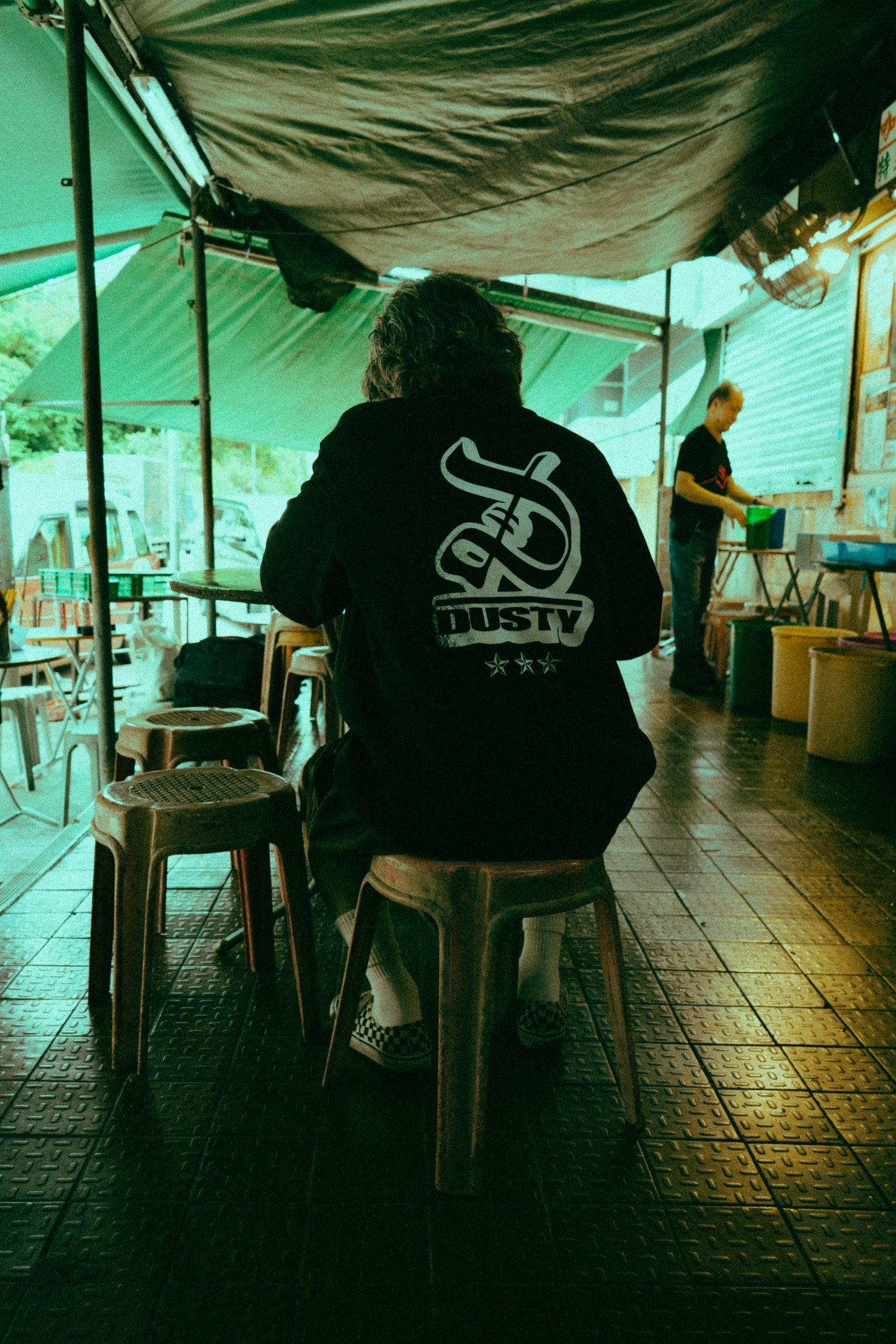DUSTY LOGO TEE