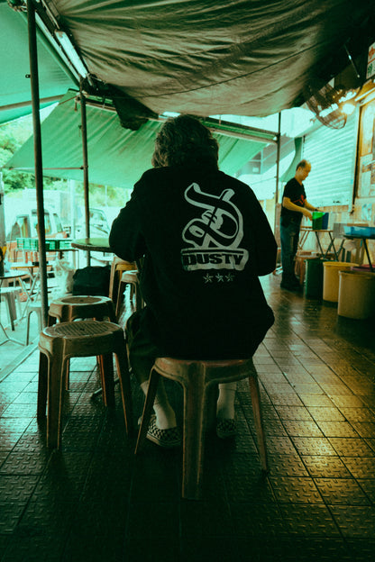 DUSTY LOGO TEE